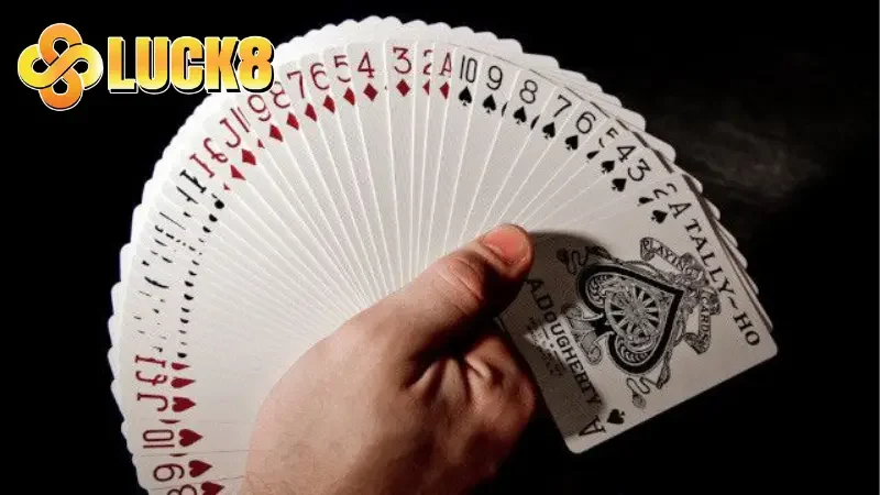 Hướng dẫn cách chơi tiến lên phiên bản đếm lá tại Luck8